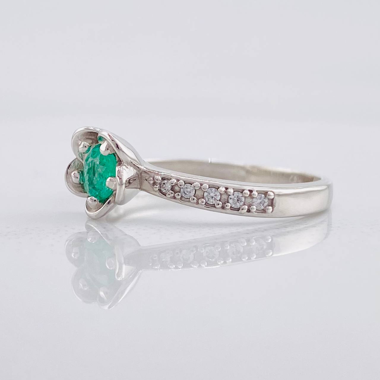 Ring Florentine Channel Emeralds 29pts 1.95g / T7 1/2 Silver 950
