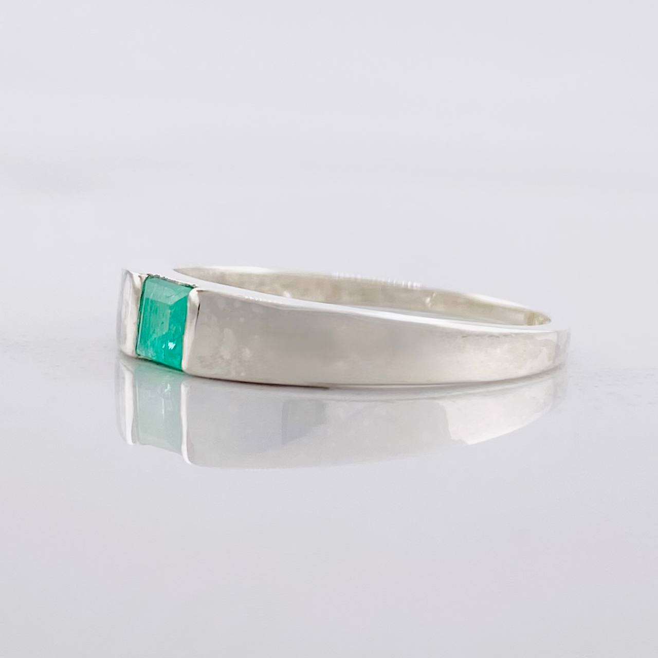 Anillo Cuadrado Esmeralda 25pts 1.5g / T8 Plata 925