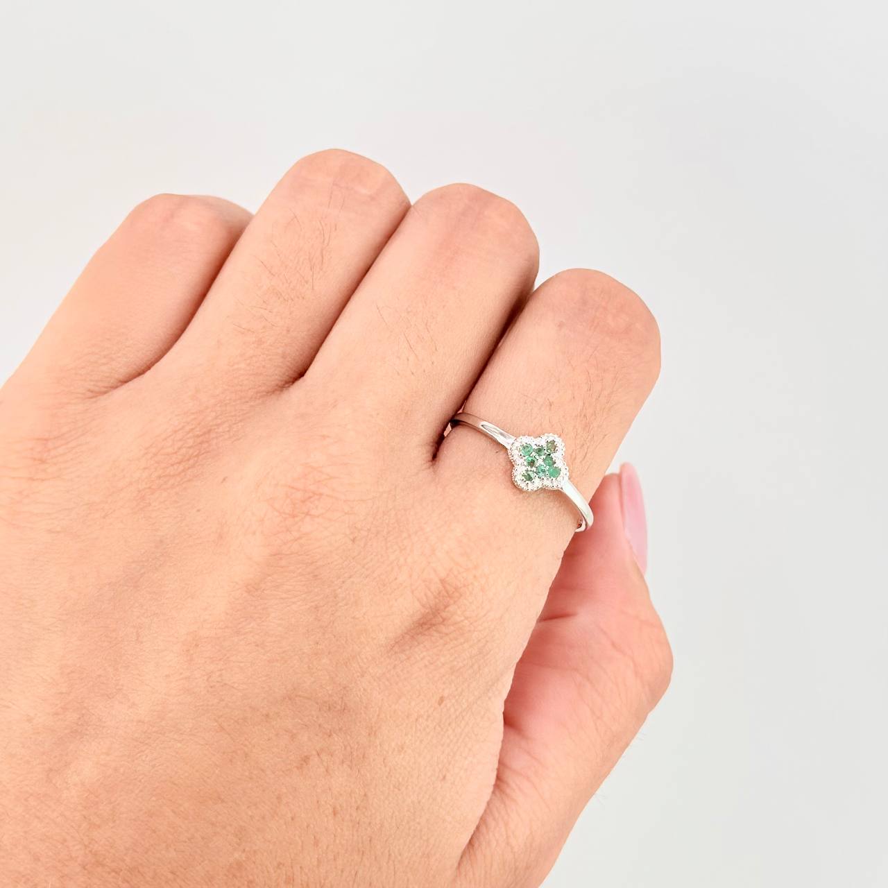 Ring Clover Flower Emeralds 13pts 1.2g / T9 1/2 Silver 925