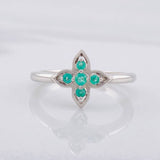 Emerald Flower Ring 12pts 2.65g / T7 1/4 Silver 950