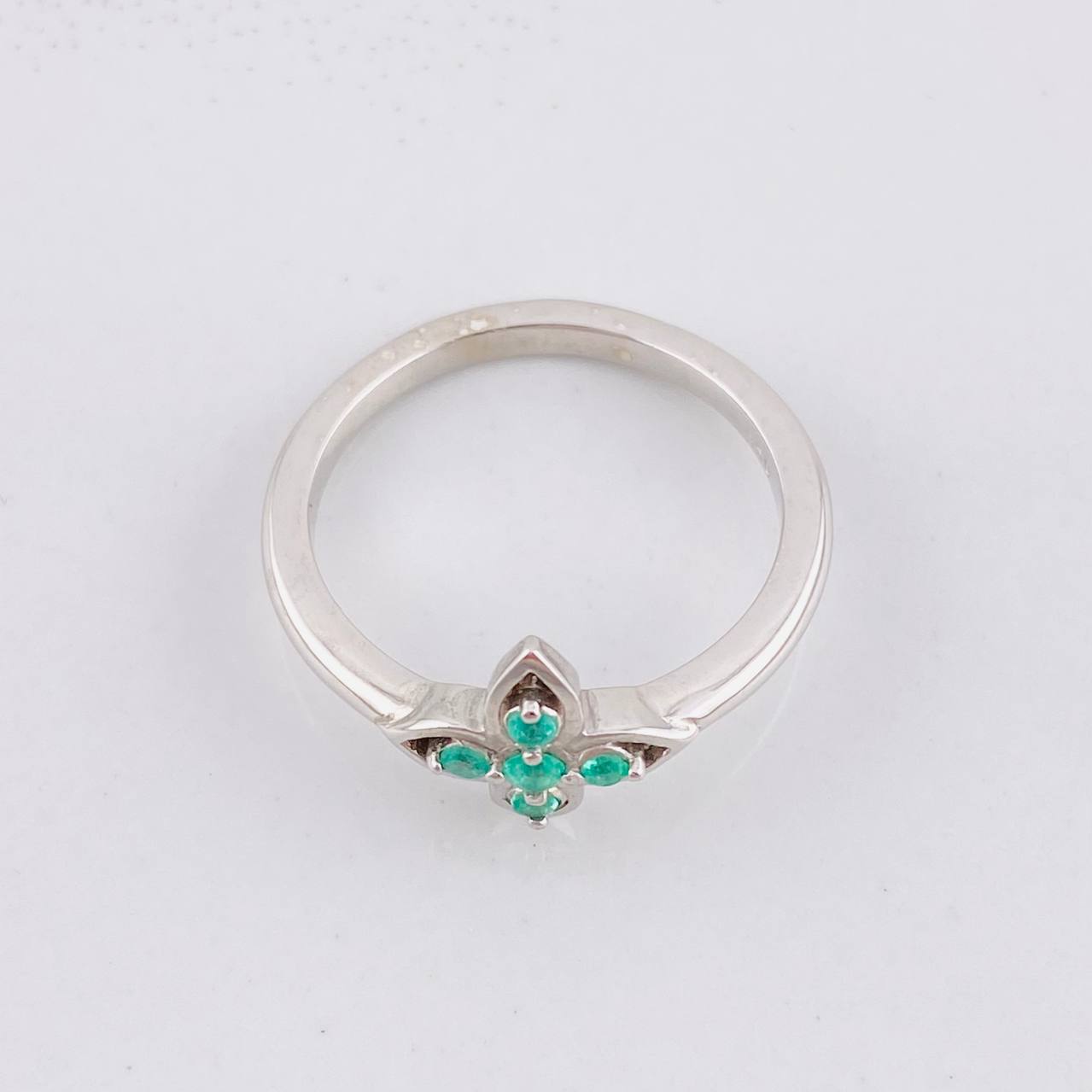 Emerald Flower Ring 12pts 2.65g / T7 1/4 Silver 950