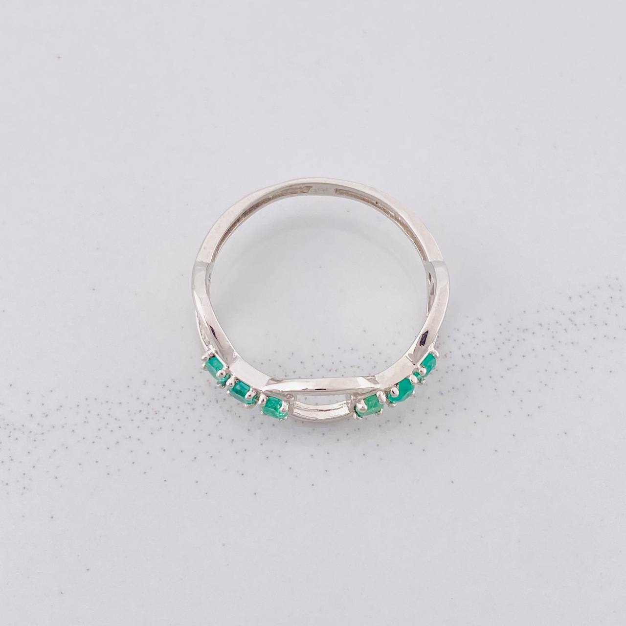 Ring Infinite Bow Emeralds 26pts 1.5g / T6 Silver 950