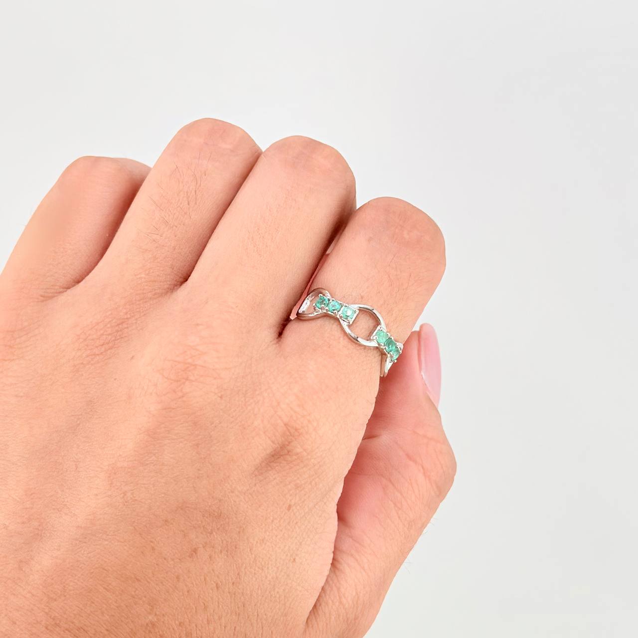 Ring Infinite Bow Emeralds 26pts 1.5g / T6 Silver 950