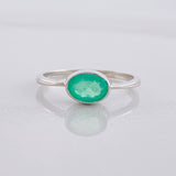 Oval Central Emerald Ring 40pts 1.3g / T6 1/2 Silver 925