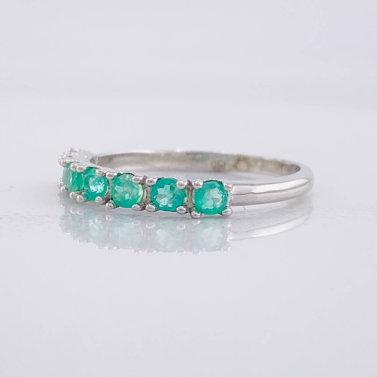 Ring Dense Channel Emeralds 47pts 1.55g / T7 1/2 Silver 950