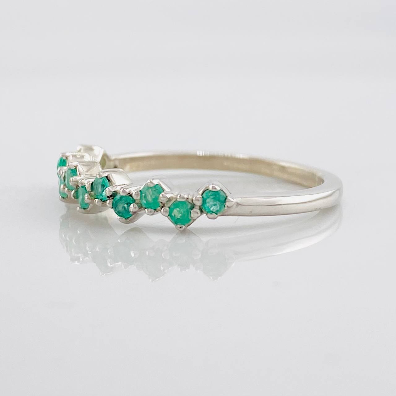 Reverse Channel Ring Emeralds 30pts 2g / T8 Silver 950