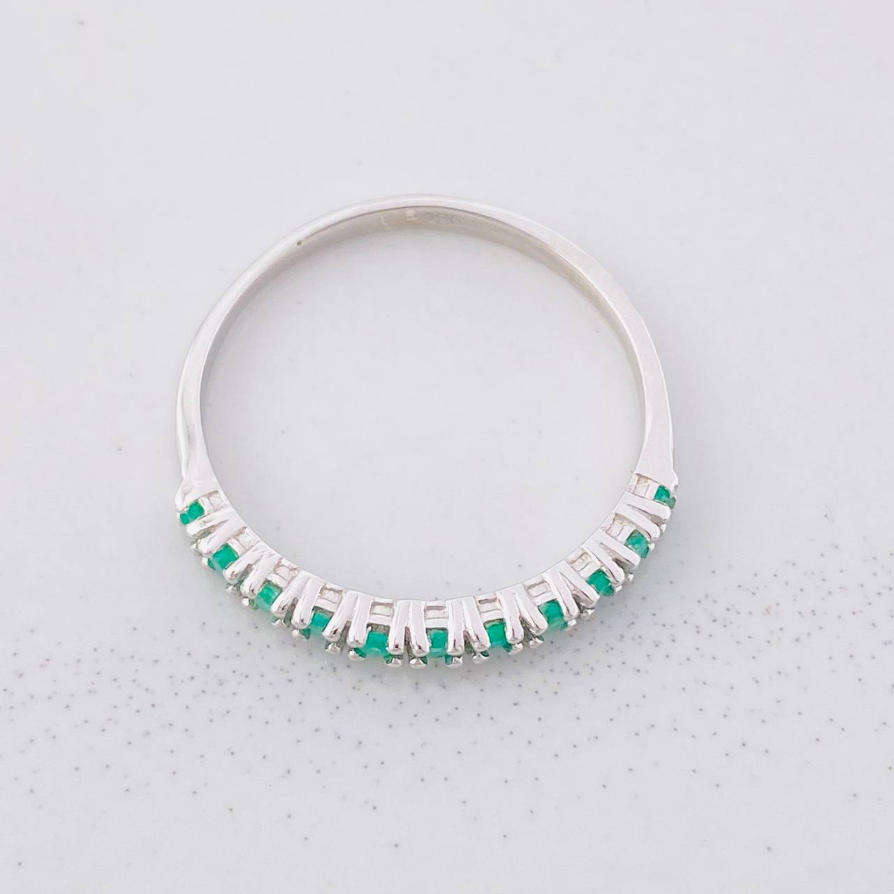 Ring Linear Channel Emeralds 20pts 1.35g / T8 1/4 Silver 950