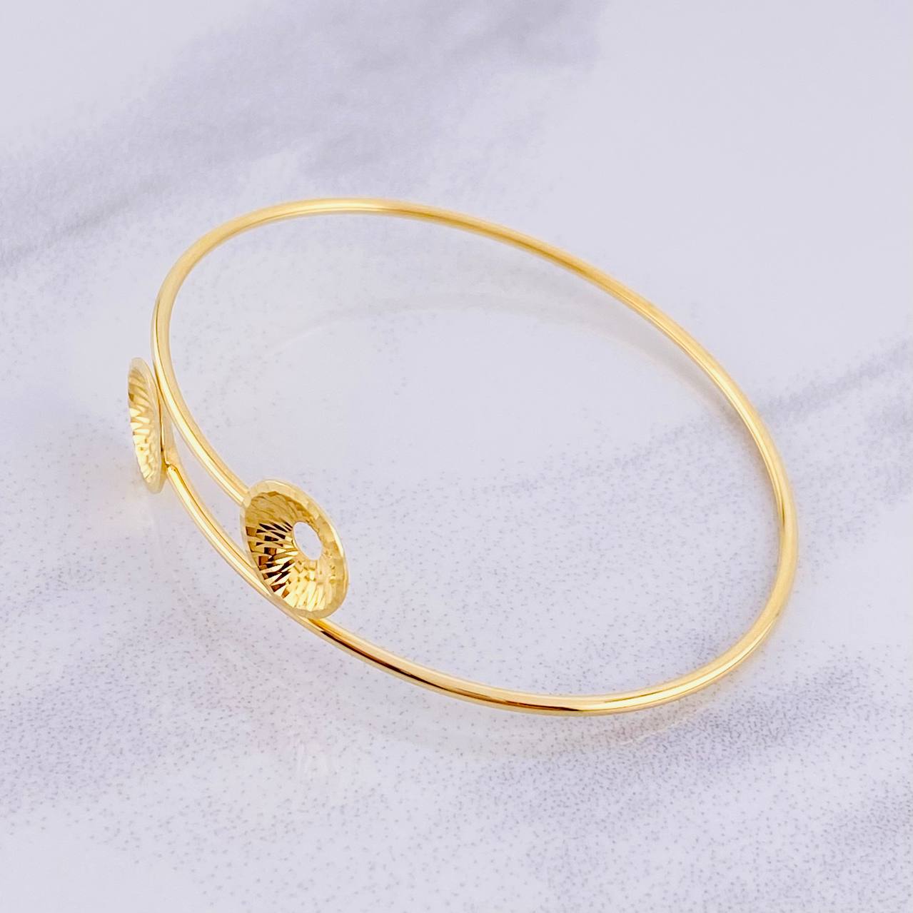 Bracelet Smooth Hoop Shells 3.85g / 7 1/2 in / 1.4mm Yellow Gold 18K