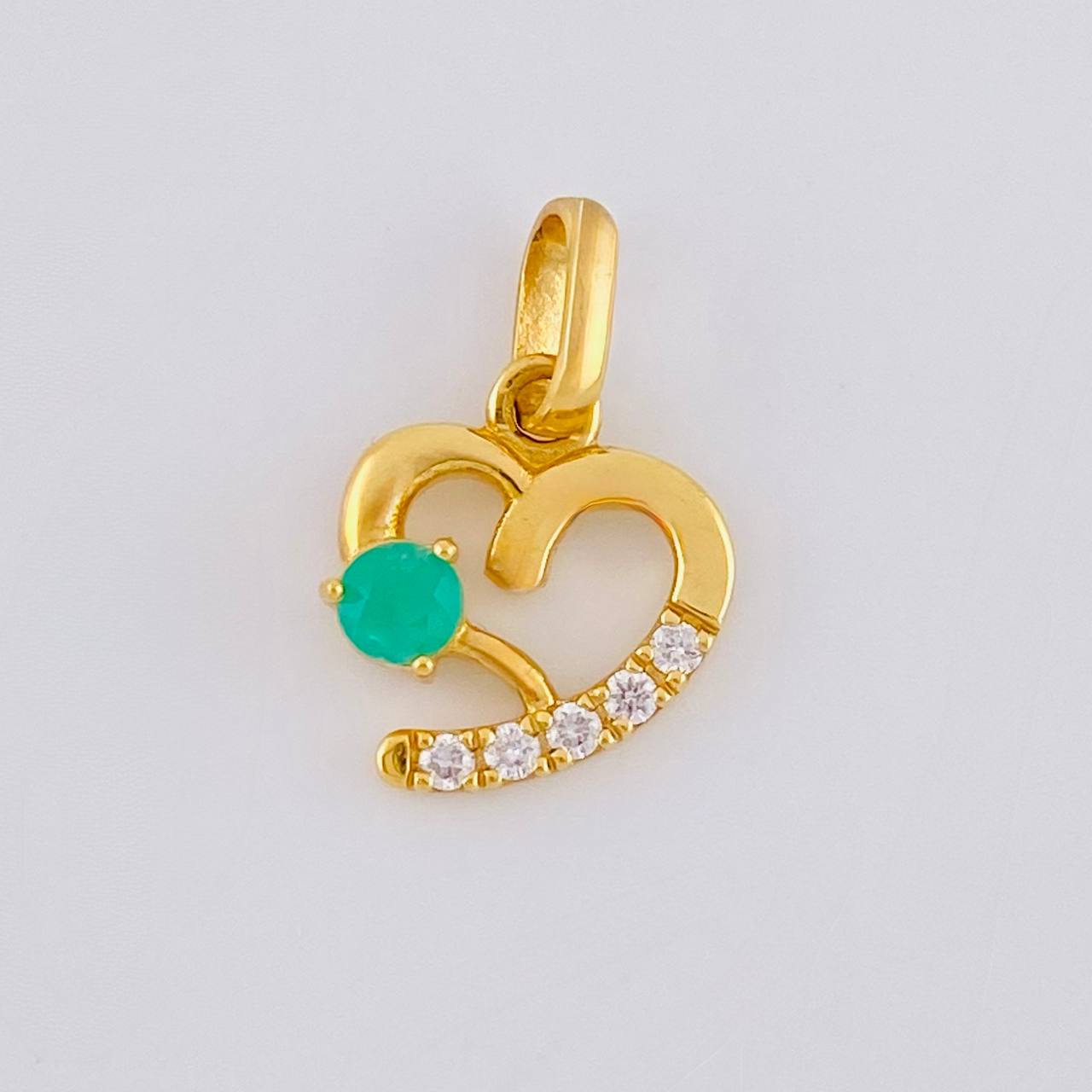Pendant Heart Silhouette 1.55gr / 1.8cm / Emeralds 18pts White Diamonds 7pts 18K Yellow Gold (Jewel) *