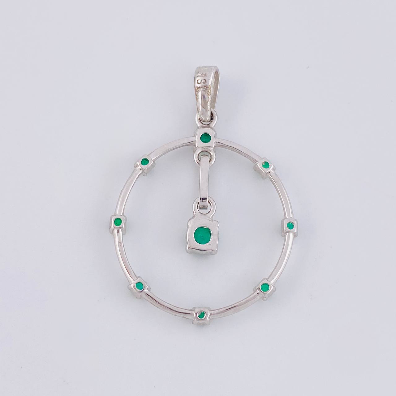 Dije Aro Colgante 2.95gr / 3.5cm / Esmeraldas 55pts Oro Blanco 18K (Joya) *