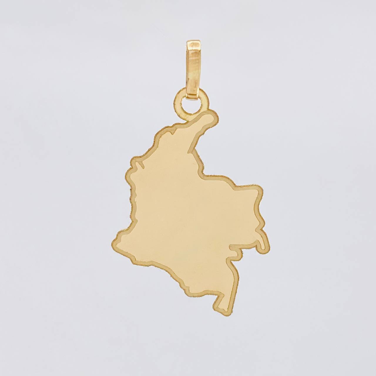 Pendant Map of Colombia 1.05g / 1 1/4 in 18K Yellow Gold