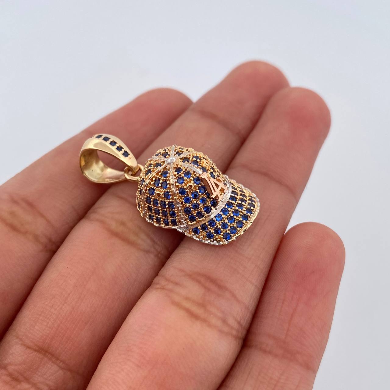 Pendant LA Cap 4.55gr / 2.9cm / Blue Zircons Three 18K Golds &