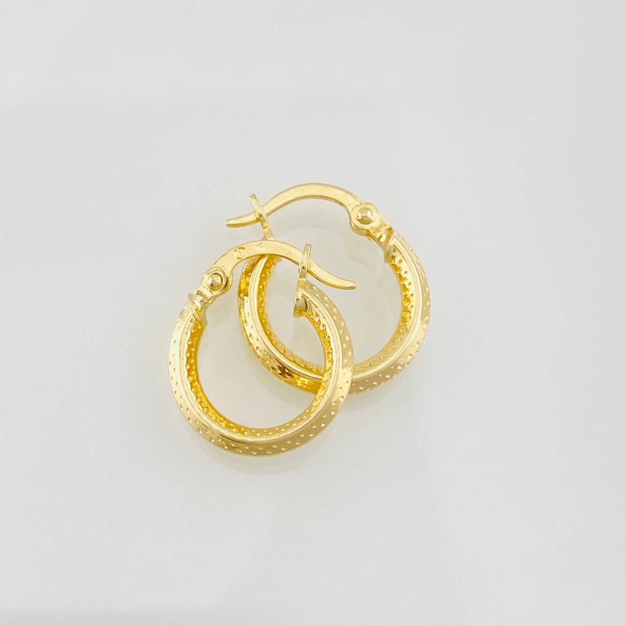 Candongas Clau 1.05g / 1/2 in Oro Amarillo 18K