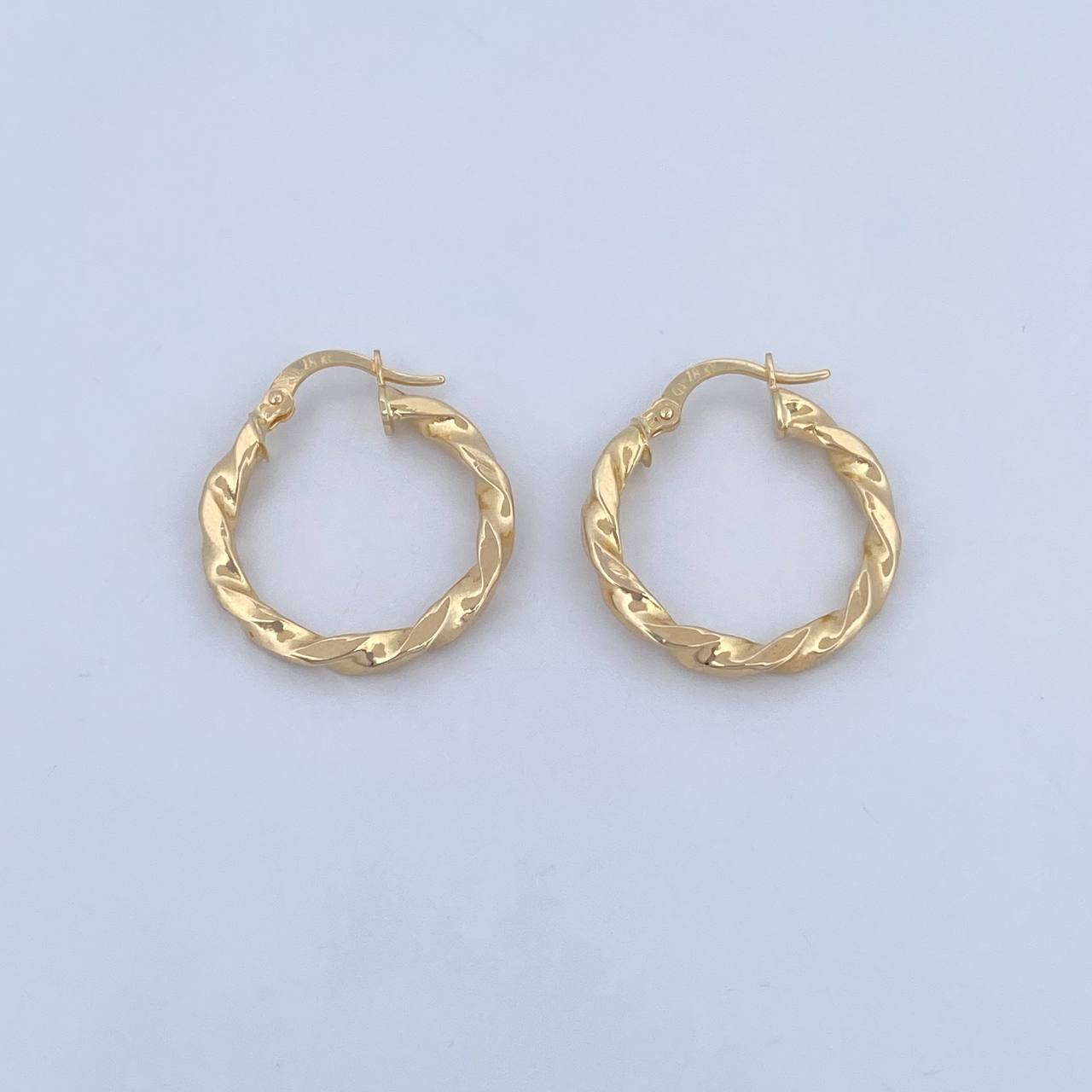 Hoop Earrings Milu 2.1gr / 2.1cm / Flat Twisted 18K Yellow Gold &