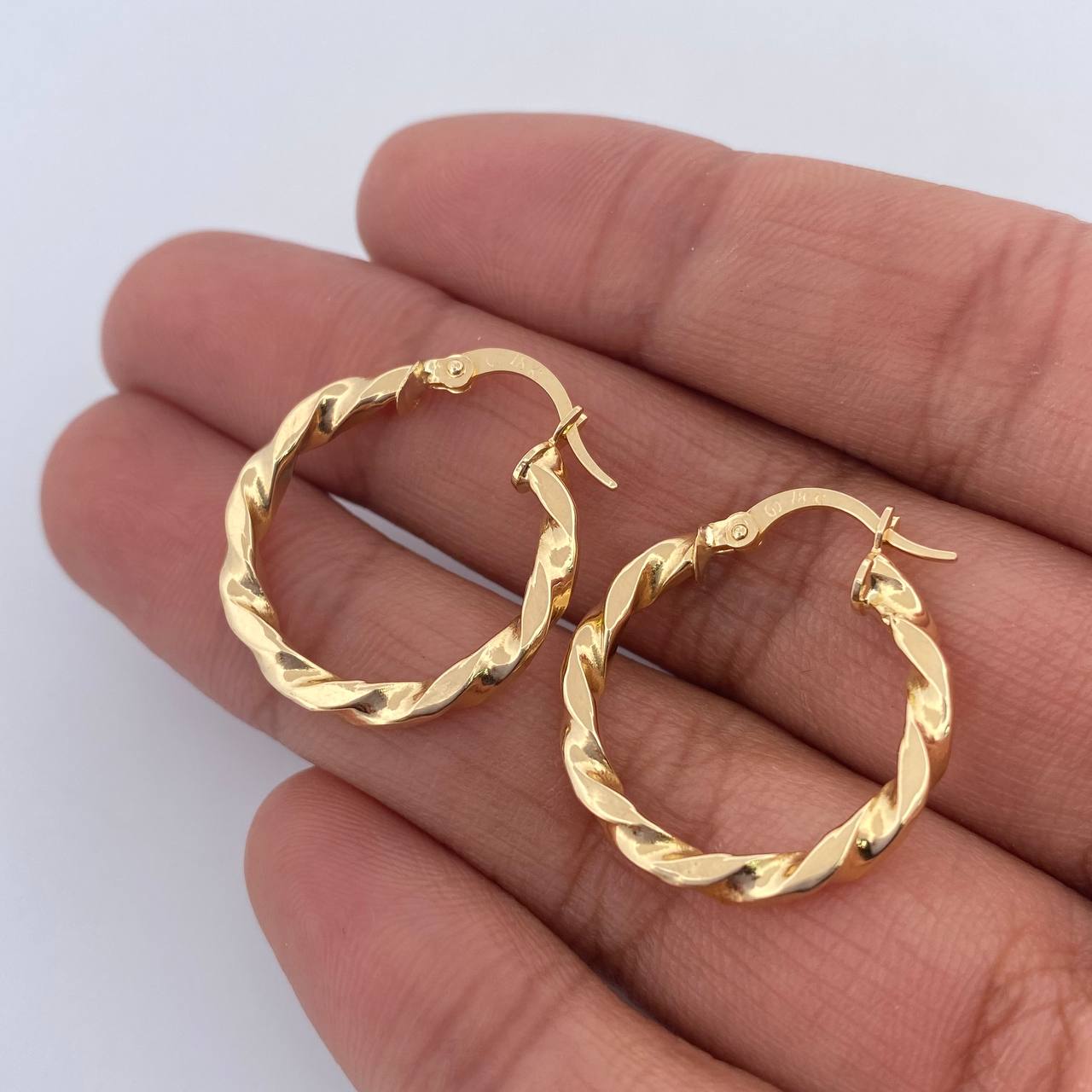 Hoop Earrings Milu 2.1gr / 2.1cm / Flat Twisted 18K Yellow Gold &
