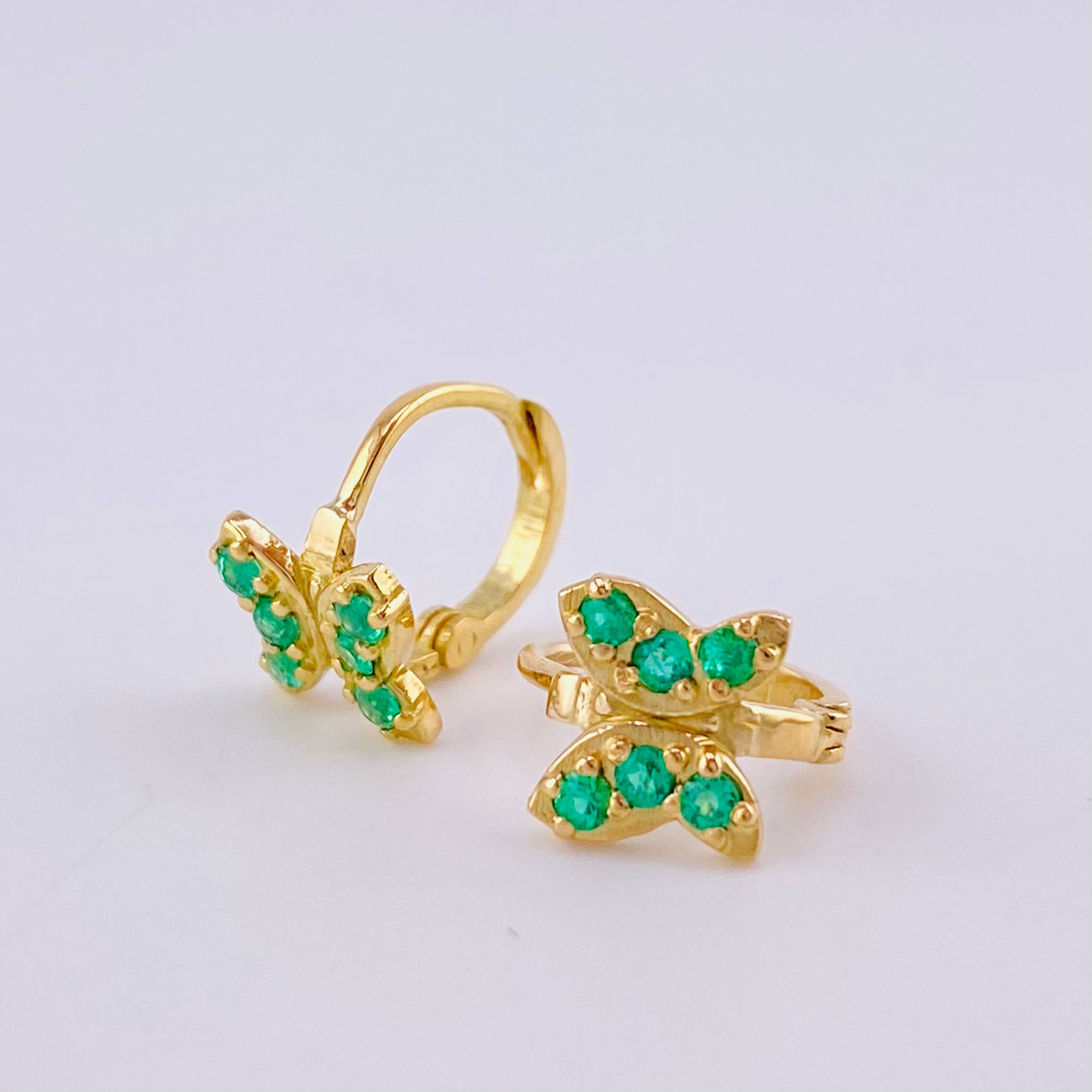 Hoop Earrings Butterfly 18 Pts Emerald 1.65 g / 1/2 in Yellow Gold 18K