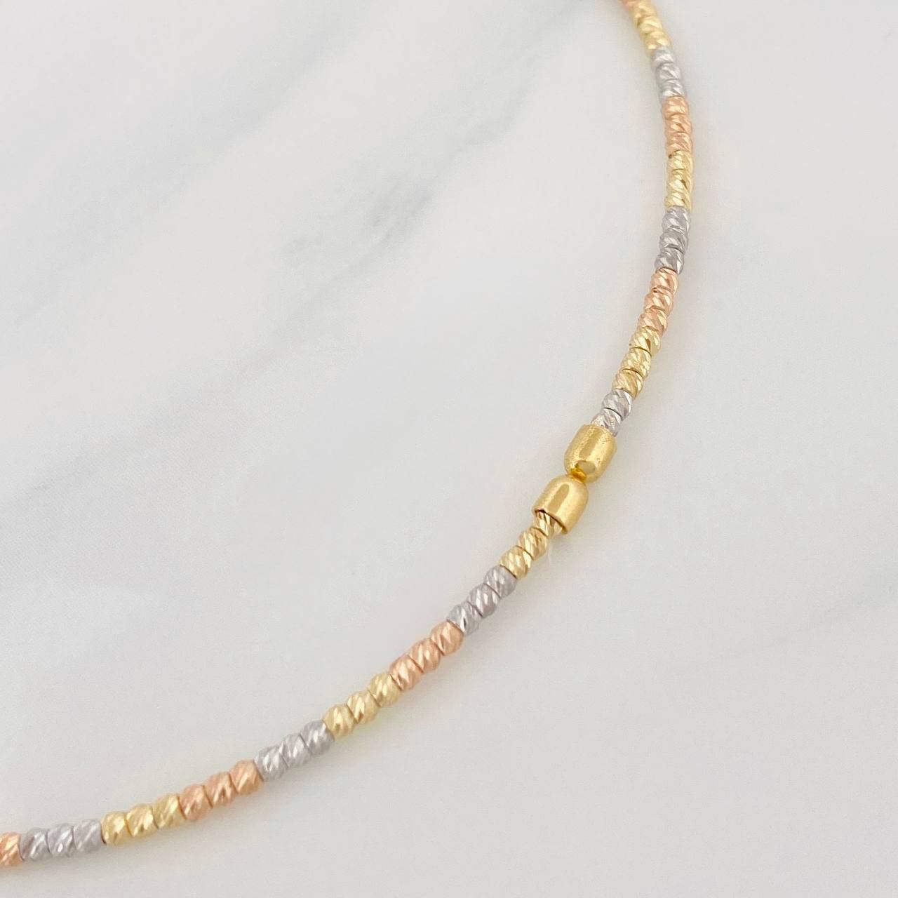 Diamond Cut Bracelet Hoop 1.75g / 7 in / 2mm Three Golds 18K