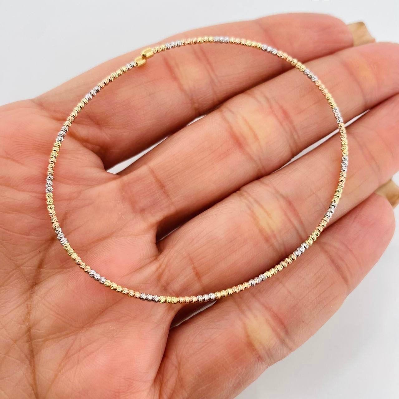 Diamond Cut Bracelet Hoop 1.75g / 6 3/4 in / 2mm Three Golds 18K