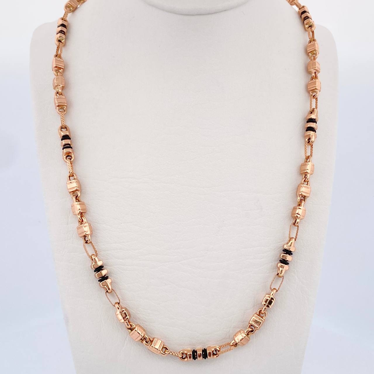 Cadena Rustica Cubos 16.35gr / 61cm / 4.3mm Cauchos Negros Oro Rosa 18K $