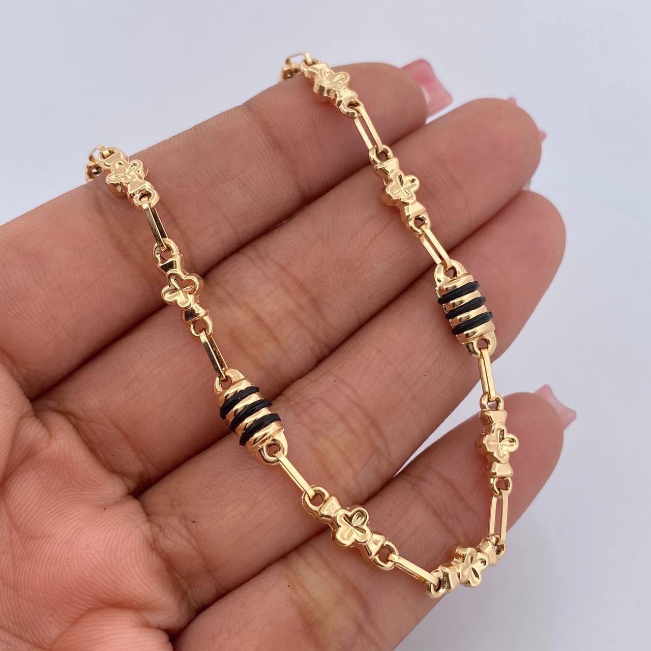 Rustic Barrel Chain Clover 11.1gr / 61.2cm / 4.8mm Black Rubbers 18K Yellow Gold $