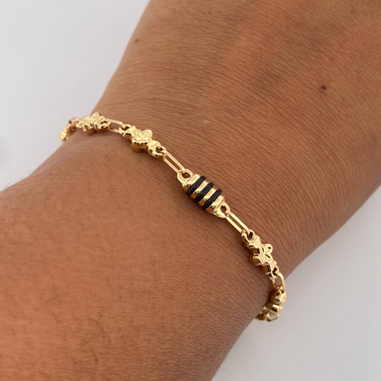 Bracelet Barrel Clover 4.7gr / 20.8cm / 4.7mm Black Rubber 18K Yellow Gold $