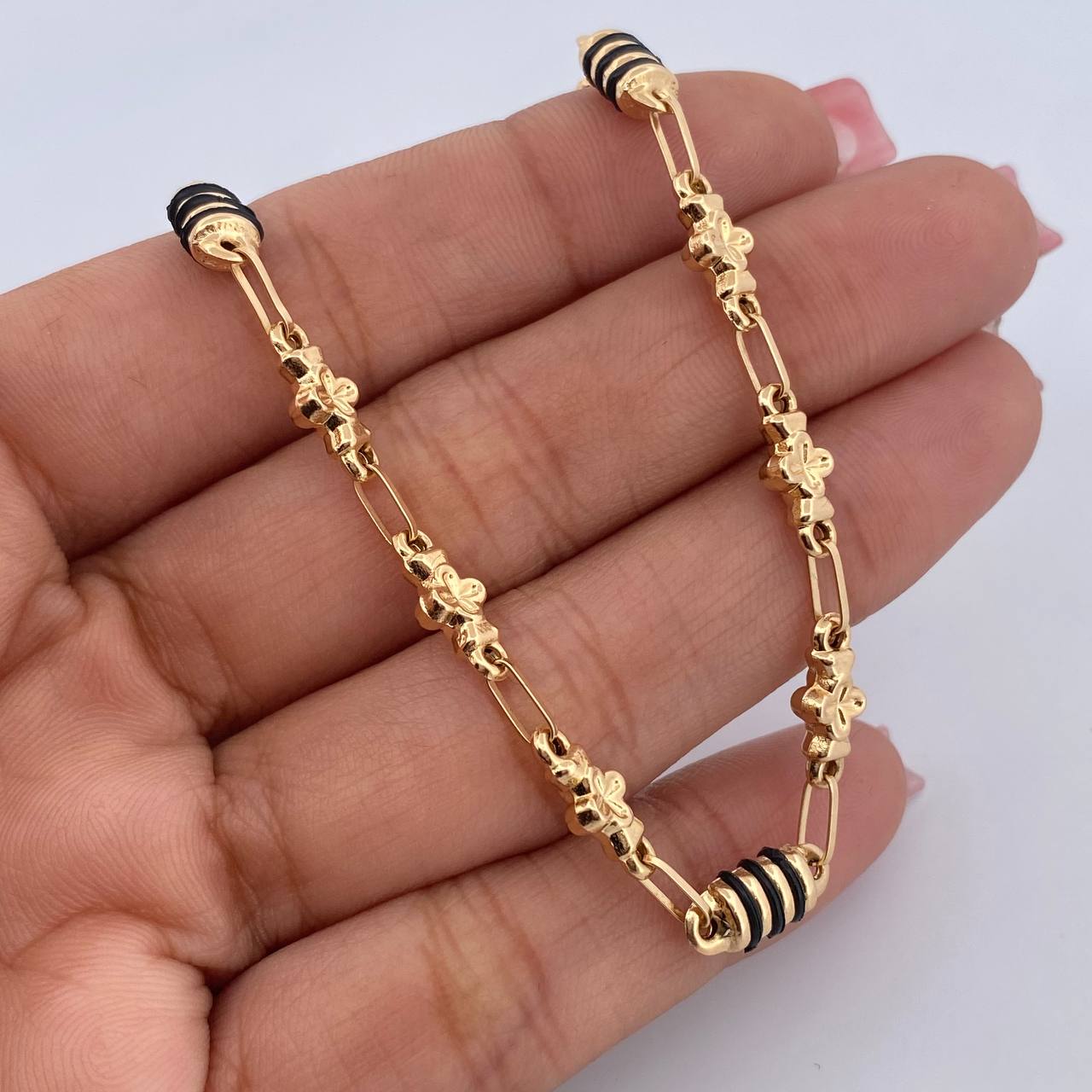Bracelet Barrel Clover 4.7gr / 20.8cm / 4.7mm Black Rubber 18K Yellow Gold $
