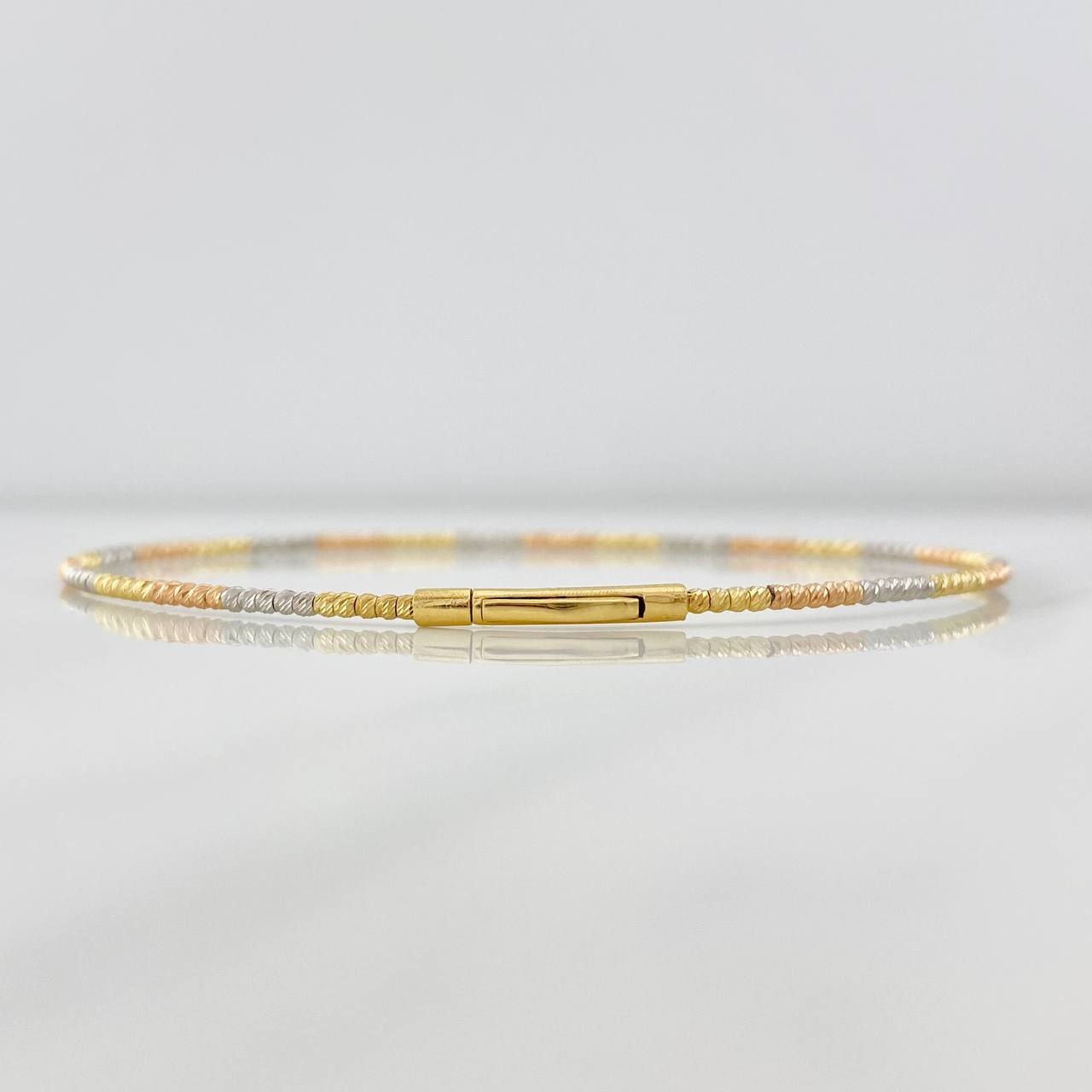 Diamond Cut Bracelet Hoop 2.05g / 7 in / 2mm Three Golds 18K