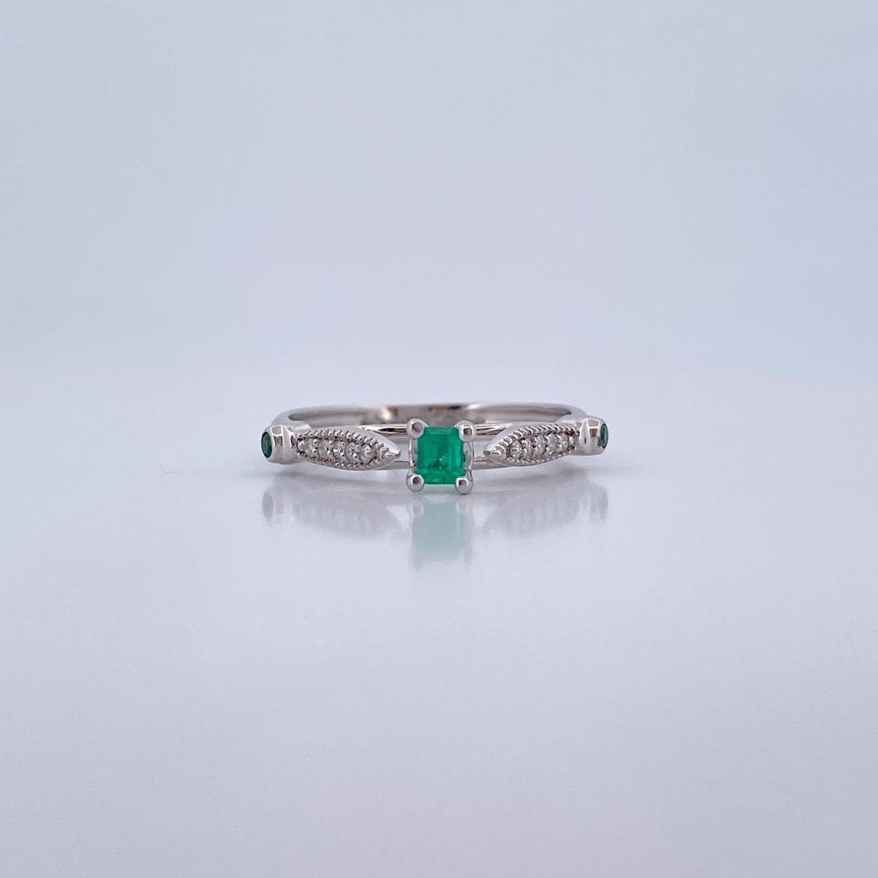 Solitaire Ring Bridge 2.25gr / Size 6 3/4 / Emeralds 16 Pts Diamonds 5 Pts 18K White Gold (Jewelry) &