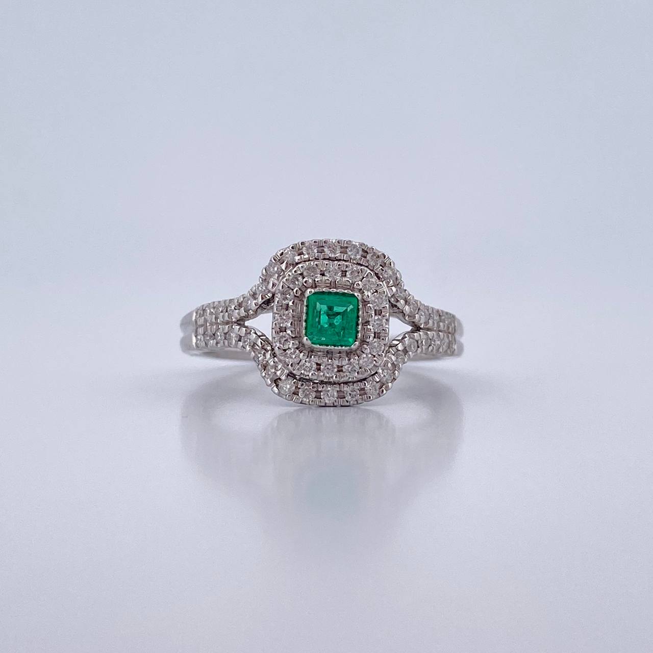 Anillo Solitario Halo 3.75gr / T6 1/4 / Esmeraldas 15 Pts Diamantes 34 Pts Oro Blanco 18K (Joya) &