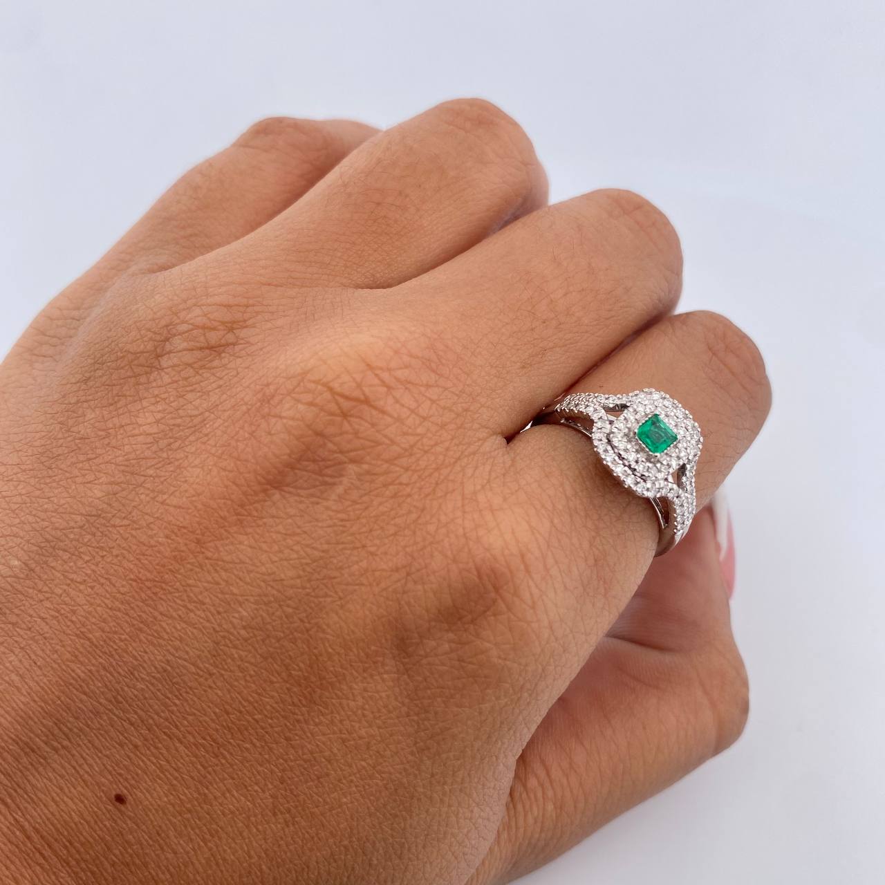 Anillo Solitario Halo 3.75gr / T6 1/4 / Esmeraldas 15 Pts Diamantes 34 Pts Oro Blanco 18K (Joya) &