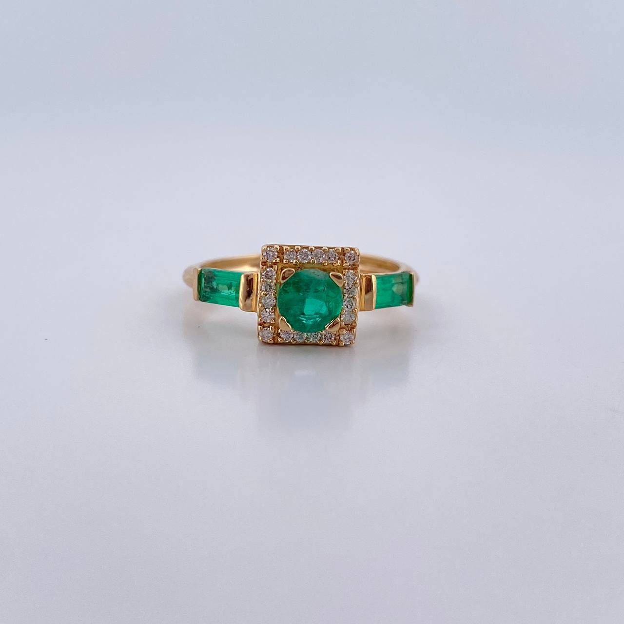 Ring Figures 3.3gr / T6 1/4 / Emeralds 43 Pts Diamonds 13 Pts 18K Yellow Gold (Jewel) &