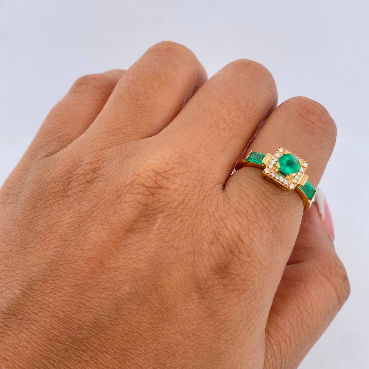 Ring Figures 3.3gr / T6 1/4 / Emeralds 43 Pts Diamonds 13 Pts 18K Yellow Gold (Jewel) &