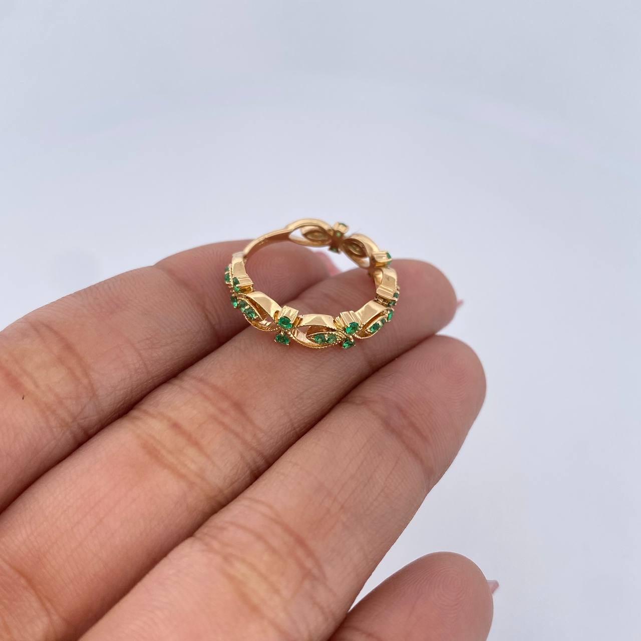 Anillo Argolla Reina 2.95gr / T6 / Esmeraldas 25 Pts Oro Amarillo 18K (Joya) &
