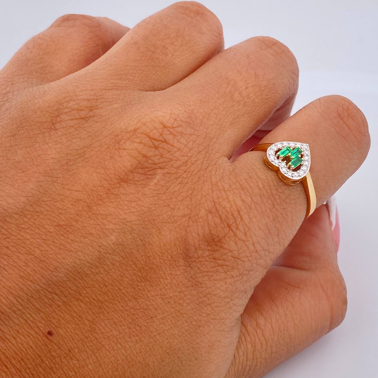 Heart Ring 2.1gr / Size 6 / Emeralds 14 Pts Diamonds 15 Pts Two Yellows White Gold 18K (Jewel) &