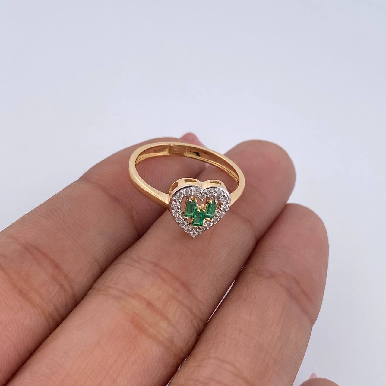 Heart Ring 2.1gr / Size 6 / Emeralds 14 Pts Diamonds 15 Pts Two Yellows White Gold 18K (Jewel) &