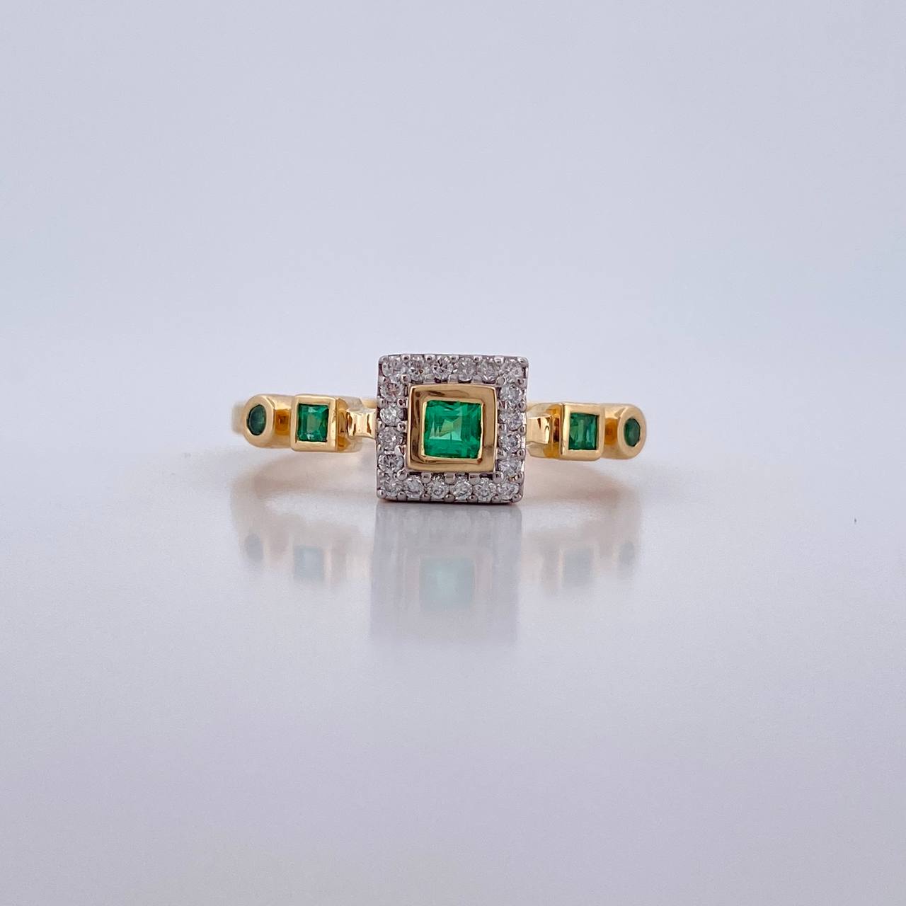 Ring Squares 2.75gr / Size 7 / Emeralds 20 Pts Diamonds 10 Pts Two Yellows White Gold 18K (Jewel) &
