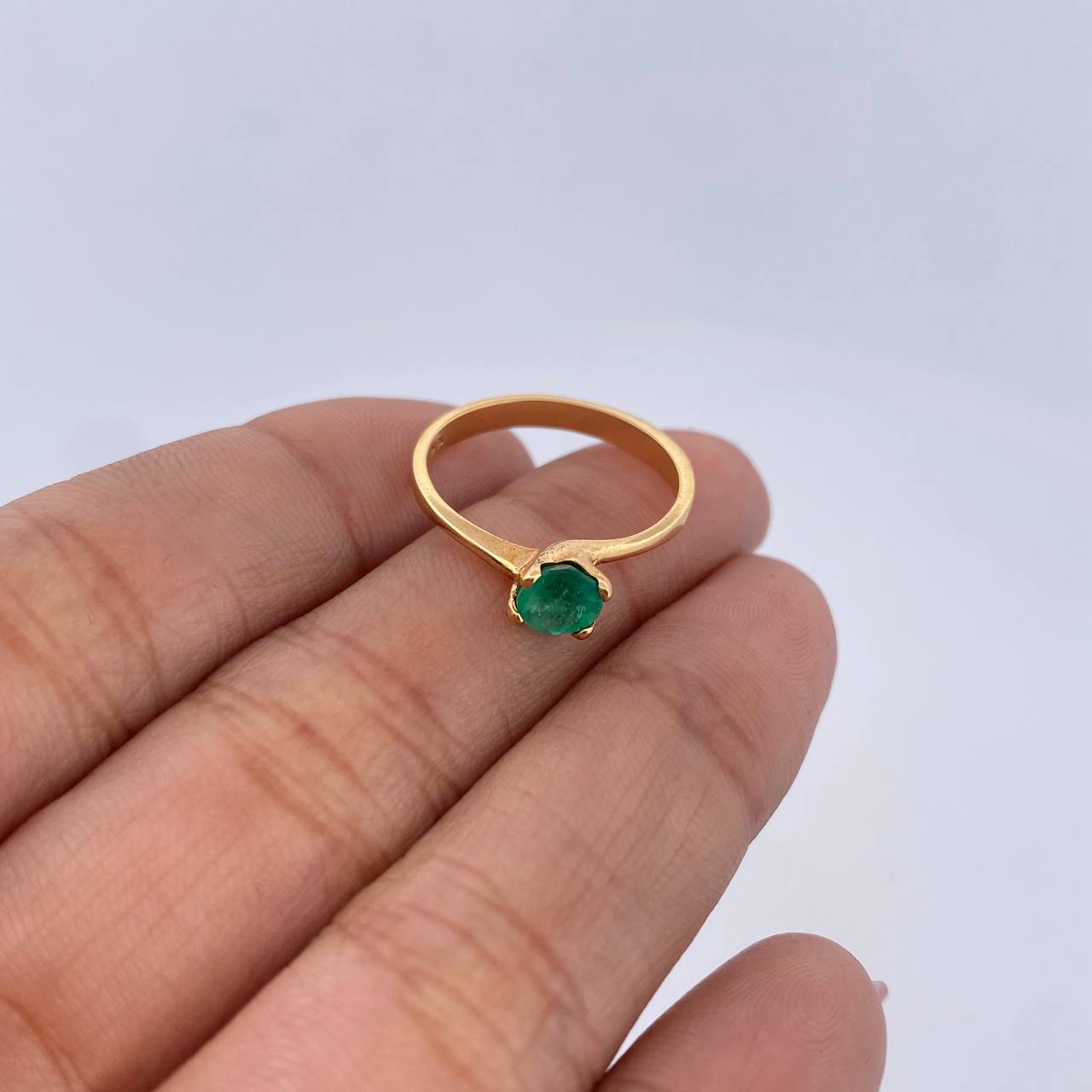 Anillo Solitario Rendondo 2.3gr / T6 1/4 / Esmeralda 50 Pts Oro Amarillo 18K (Joya) &