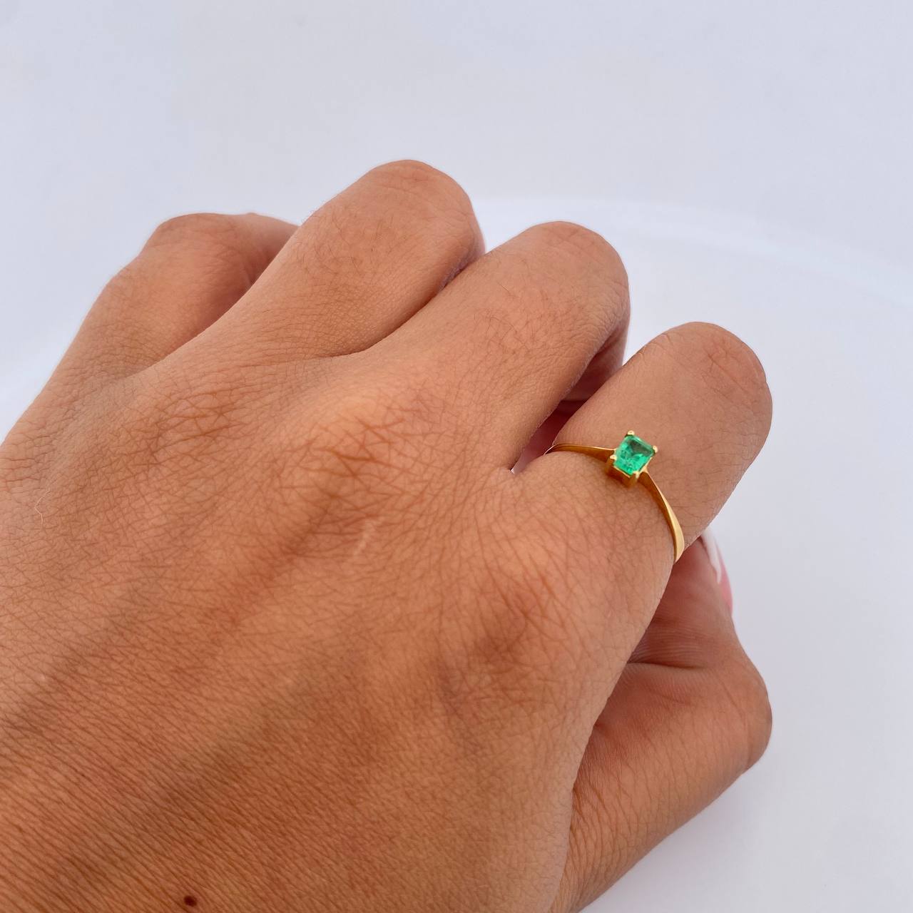 Rectangular Solitaire Ring 1.05gr / Size 6 3/4 / Emerald 14 Pts 18K Yellow Gold (Jewel) &