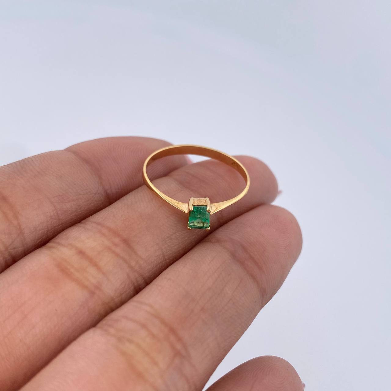 Rectangular Solitaire Ring 1.05gr / Size 6 3/4 / Emerald 14 Pts 18K Yellow Gold (Jewel) &