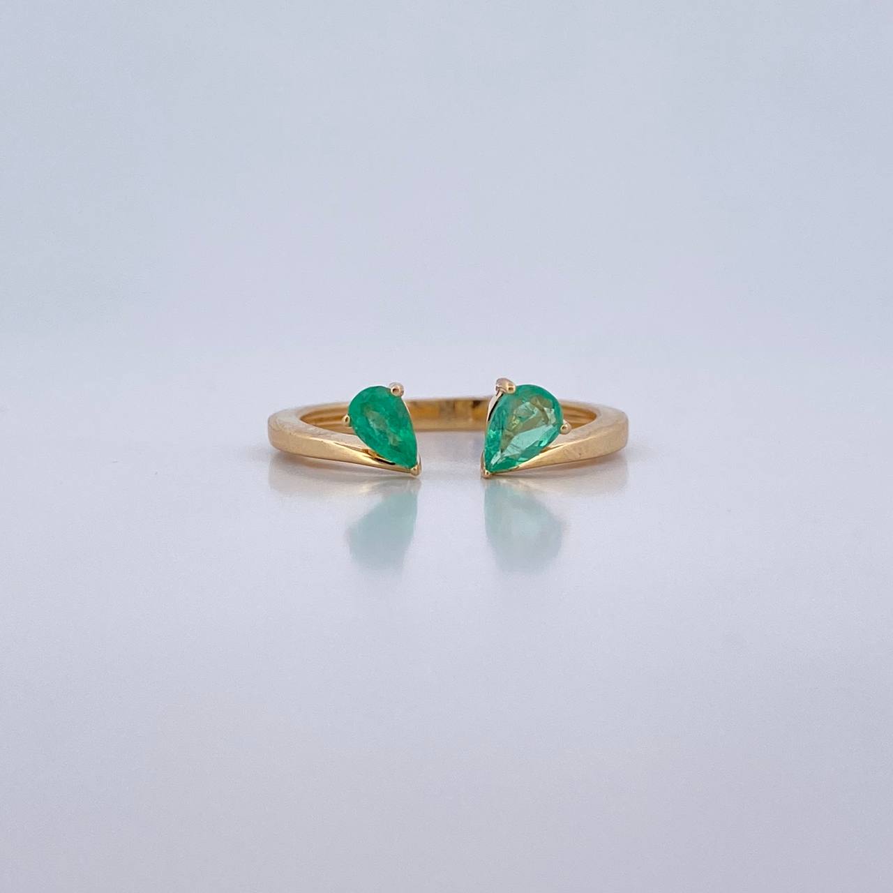 Hug Ring 2.45gr / Size 7 / Emeralds 35 Pts 18K Yellow Gold (Jewel) &