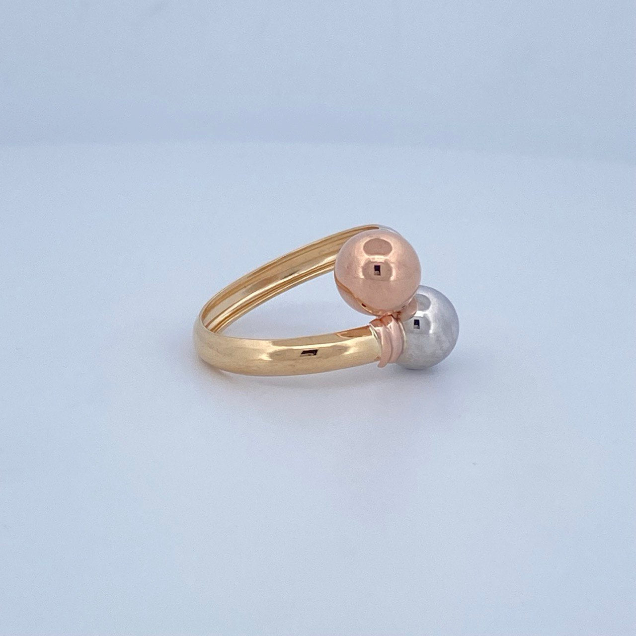 You and Me Ring 1.95gr / Size 6 3/4 / 18K Gold $