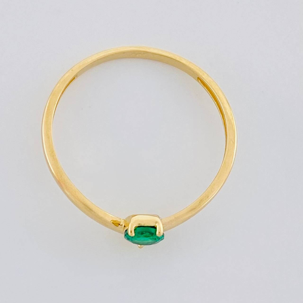 Anillo Curva en V Solitario 1.25g / T7 1/2 Oro Amarillo 18K