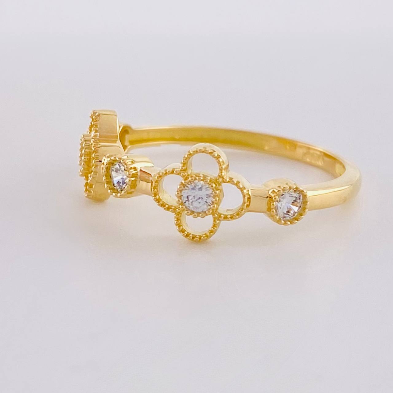 Anillo Trebol Silueta 1.85g / T6 Oro Amarillo 18K