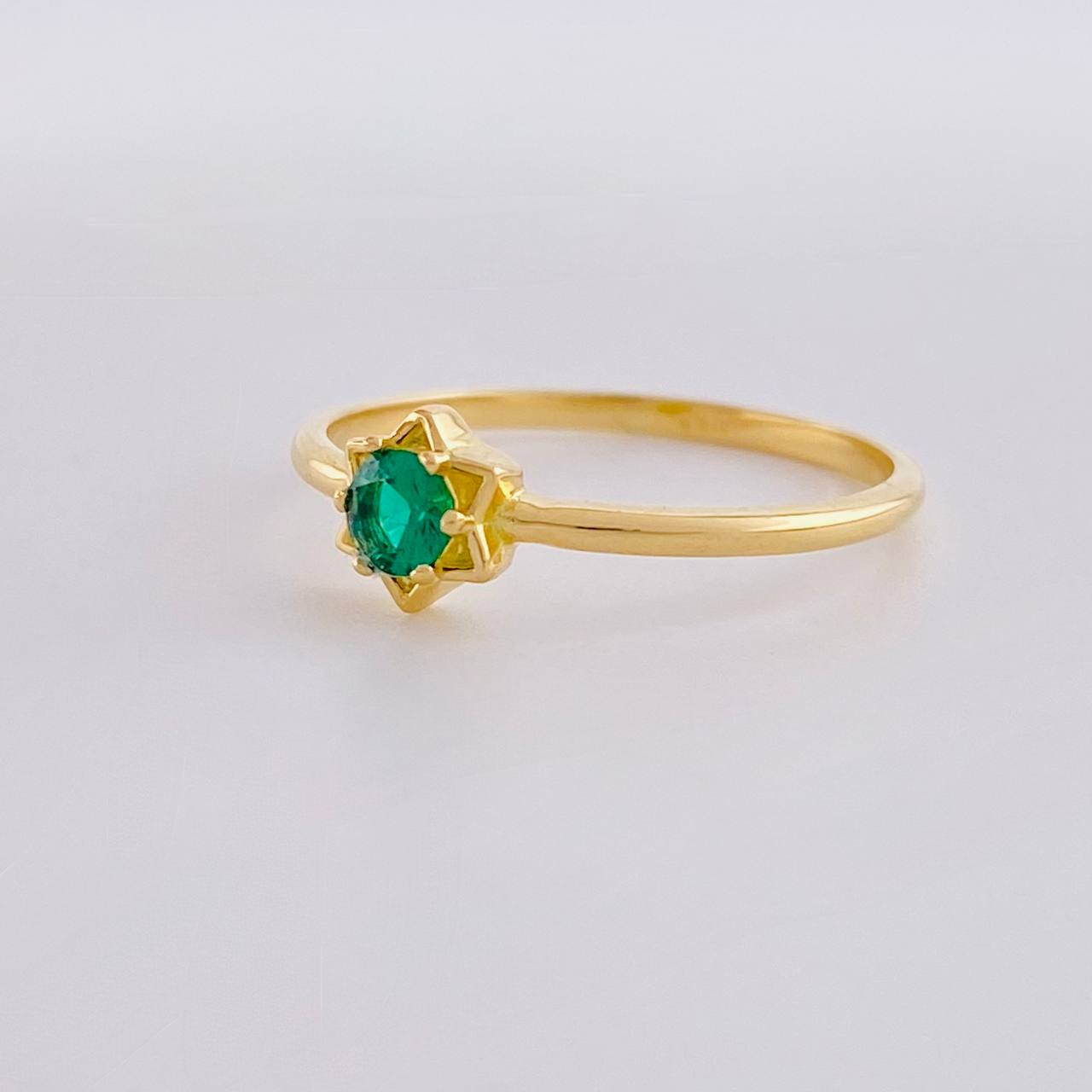 Anillo Estrella 1.4g / T6 1/4 Oro Amarillo 18K