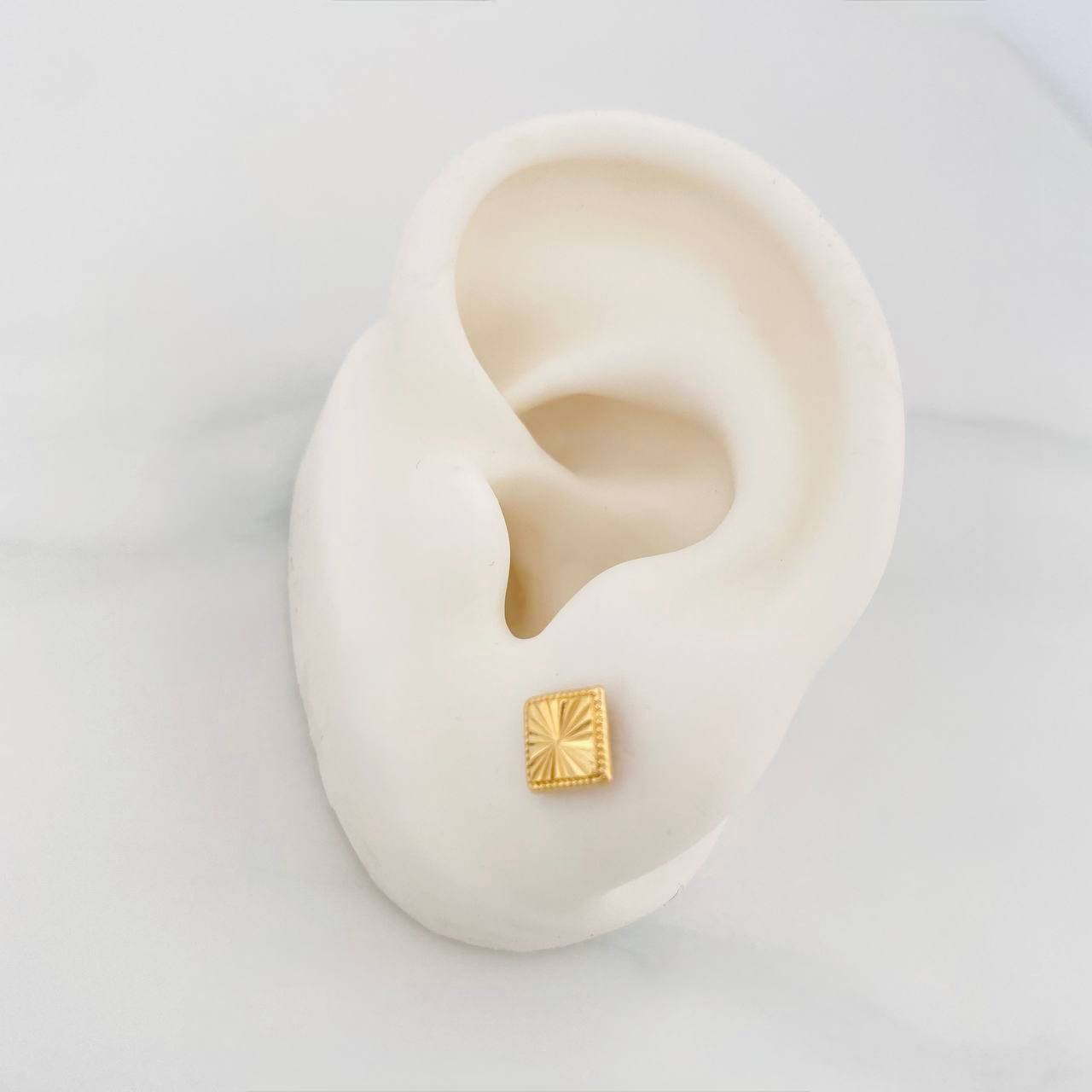 Topos Cuadrado Diamantado 0.7g / in / 6.06mm Oro Amarillo 18K