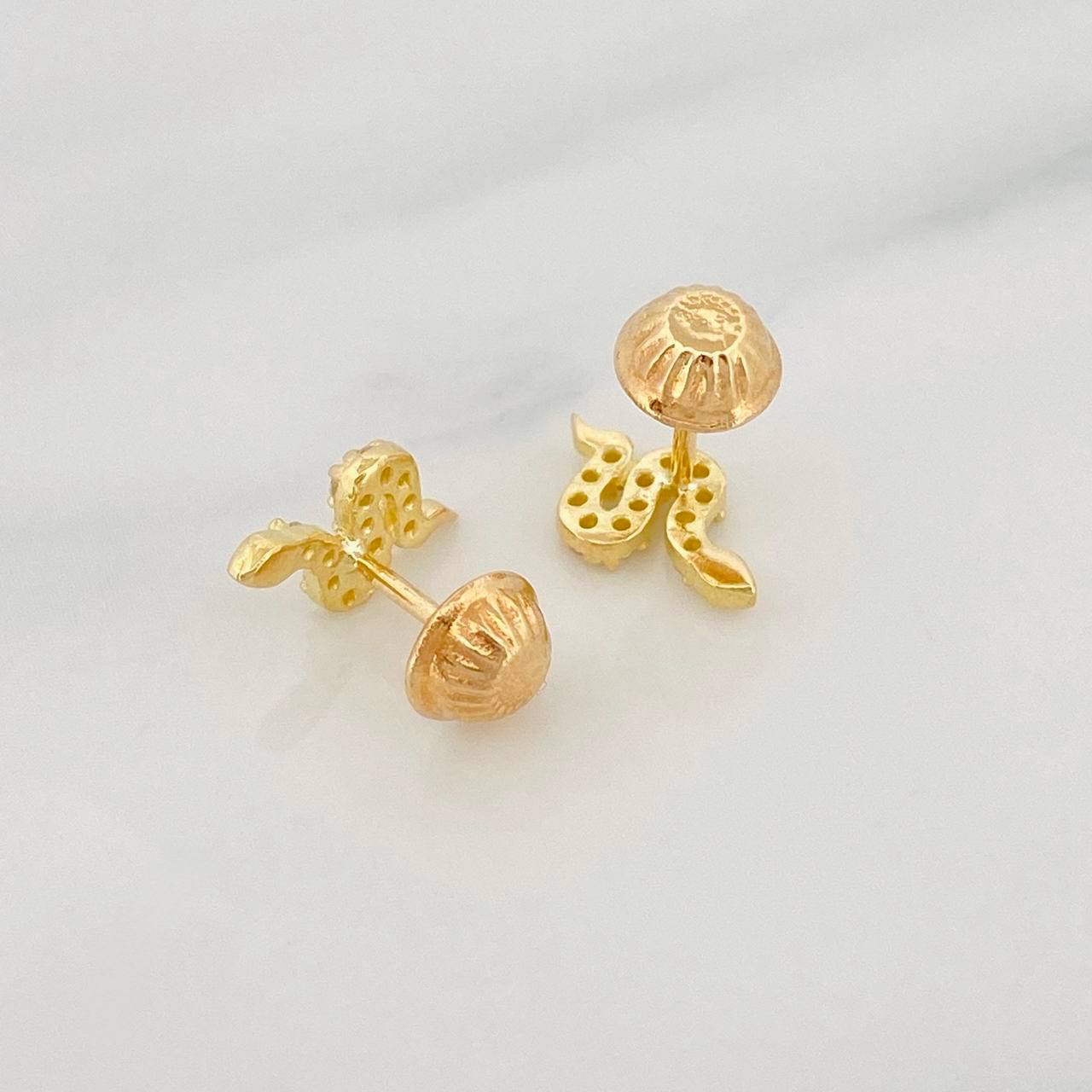 Snake Stud Earrings 1.05g / in / 6mm Yellow Gold 18K