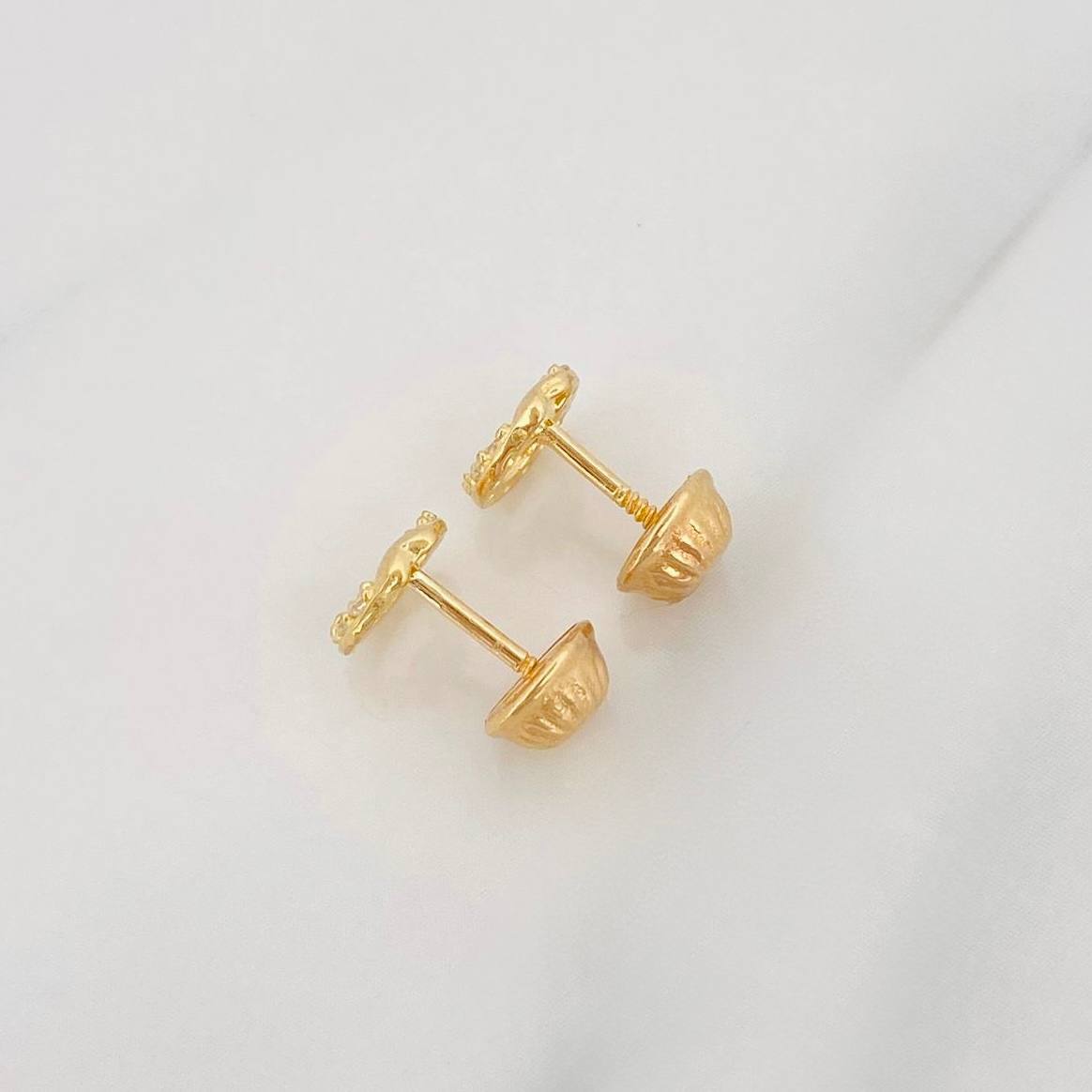 Heart Circle Stud Earrings 0.8g / in / 6.12mm 18K Yellow Gold