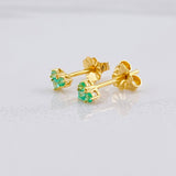Stud Earrings Heart Emerald 14pts 0.75g / in / 3.4mm Yellow Gold 18K