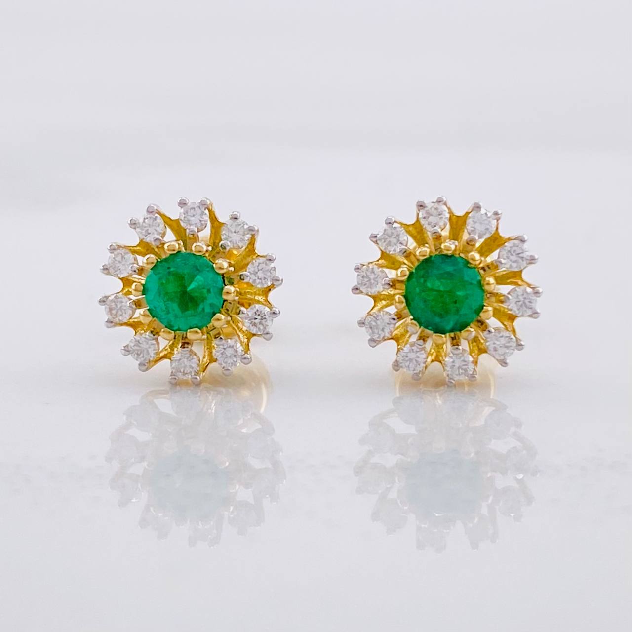 Stud Earrings Dense Flower Emerald 36pts Diamonds 24pts 2.1g / in / 8.8mm 18K Yellow Gold