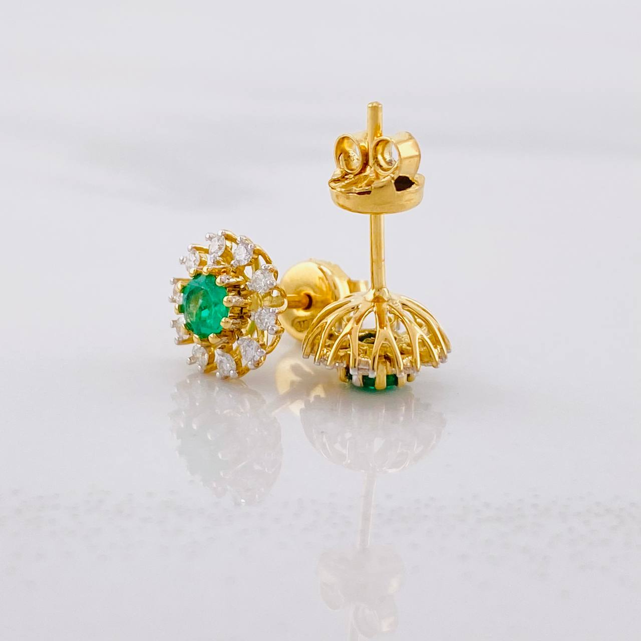 Stud Earrings Dense Flower Emerald 36pts Diamonds 24pts 2.1g / in / 8.8mm 18K Yellow Gold